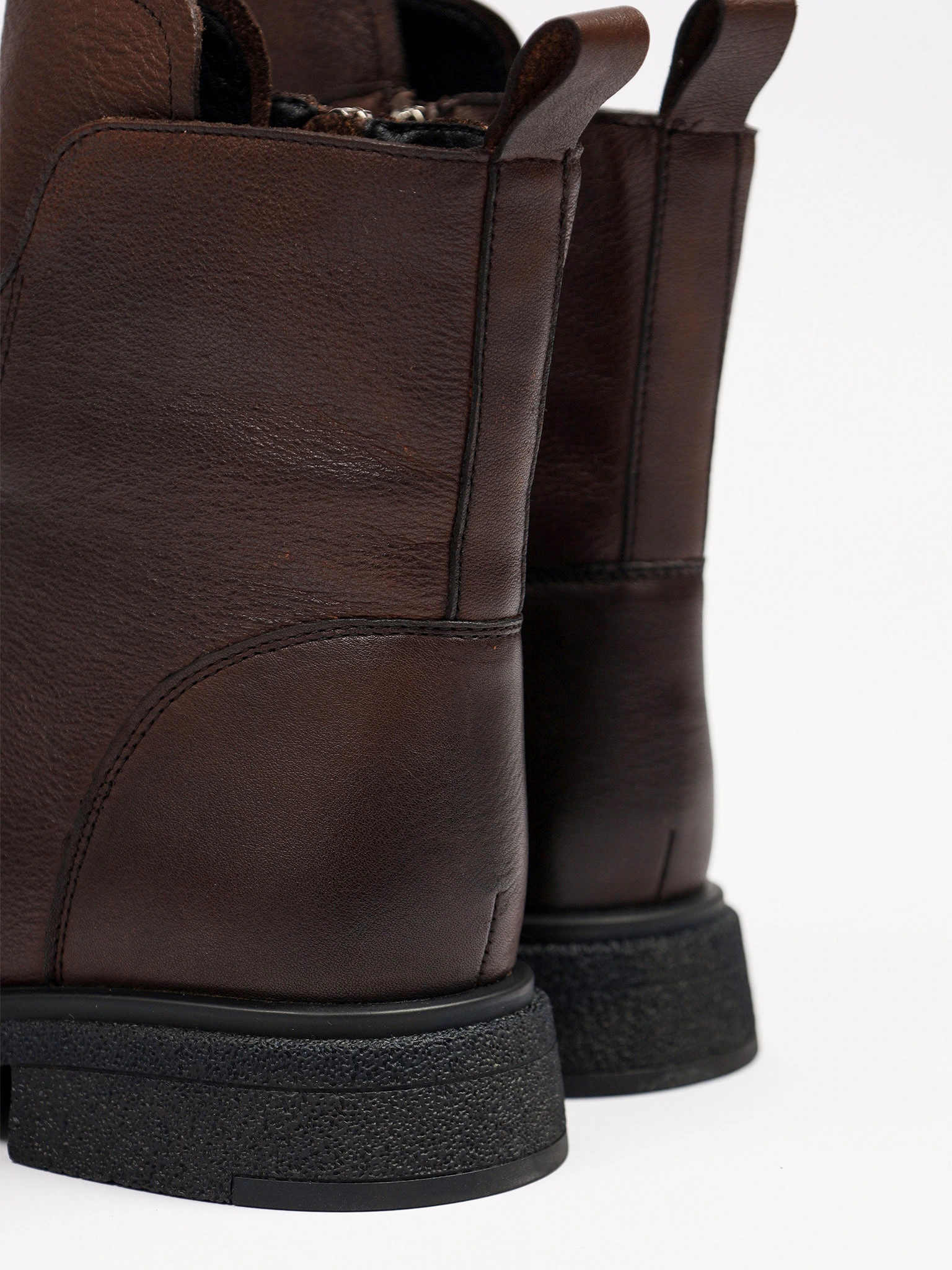 Ботинки коричневого цвета с декоративной молнией спереди